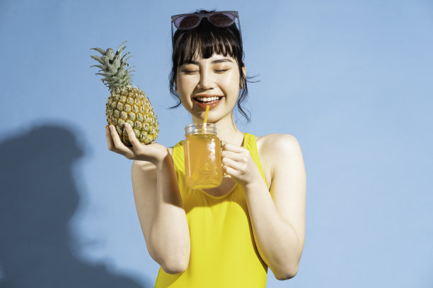 夏天的女人图片下载