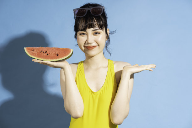 夏天的女人图片下载