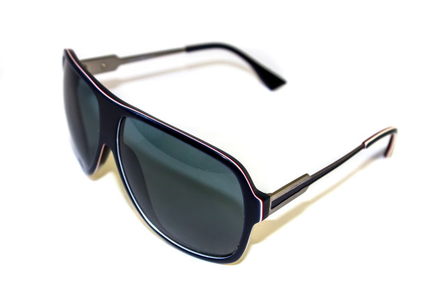 太阳的太阳眼镜孤立在一个白色的背景图片下载