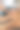 理疗师把两只手放在病人的膝盖上。男性病人与女性理疗师。图片下载