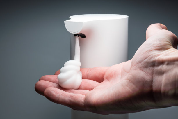 自动皂液机里的泡沫，洗手图片下载