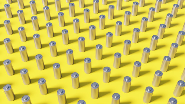 黄色背景上的电池形成。AA或电动汽车的金属材料锂电池切断。三维演示图片下载