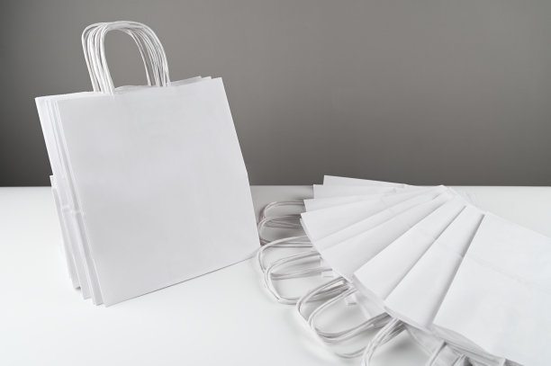 白色纸袋模型，刻字的地方图片下载