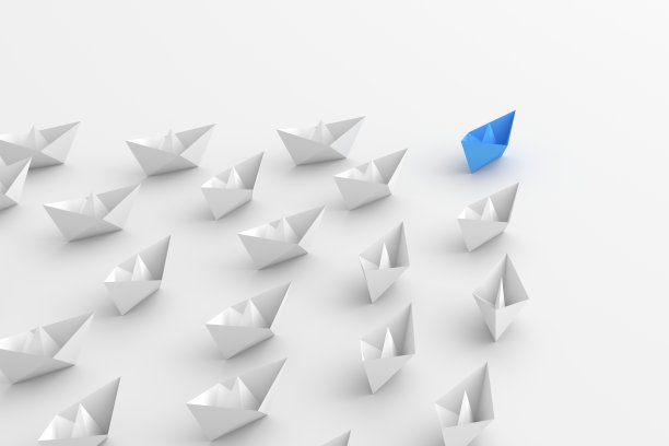 领导概念，蓝色的领导船领导白色的船，在白色的背景图片下载