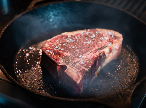 上等腰肉牛排图片下载