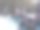 机械化清理郊野公园人行道上的积雪。用刷子清洁道路的拖拉机。国家公园里的圣诞树装饰得很有新年的风格。图片下载