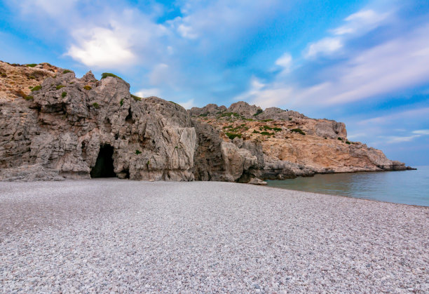 日落时分，希腊罗德斯岛的特拉加努海滩图片下载
