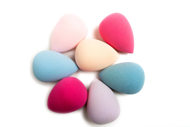 化妆品美容搅拌器的特写镜头在白色的背景图片下载