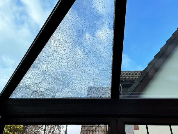 由碎玻璃形成的图案图片下载