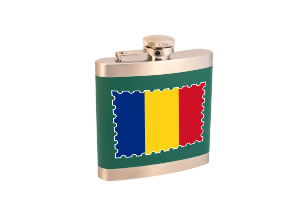 装有罗马尼亚国旗的酒瓶。罗马尼亚的酒精图片下载