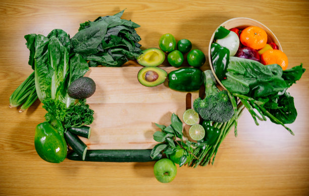 健康清洁饮食选择:水果、蔬菜、种子、超级食物、叶菜和地中海菜肴。排毒和清洁饮食。富含维生素、矿物质和抗氧化剂的食物图片下载
