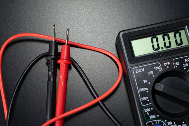 万用表，电工工具黑色背景，数字万用表黑色背景图片下载