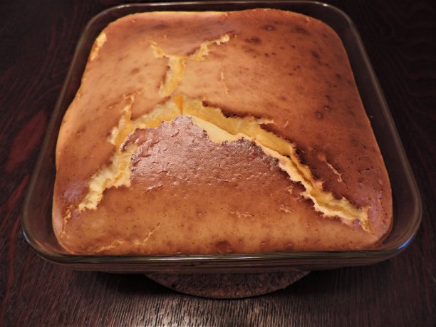 日本。3月。煎饼式苹果派。刚从烤箱里出来图片下载