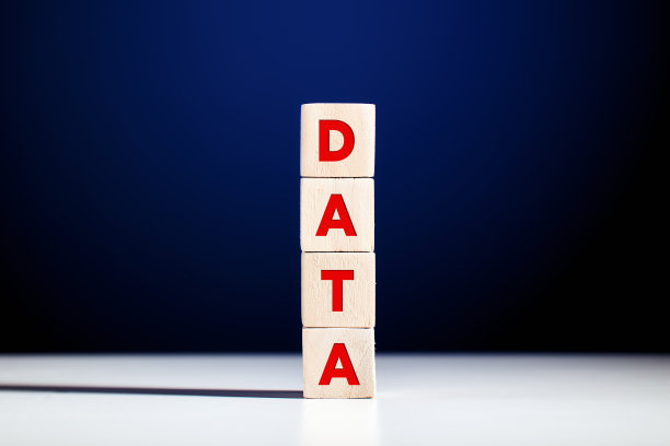 “数据”这个词写在多层木方上图片下载