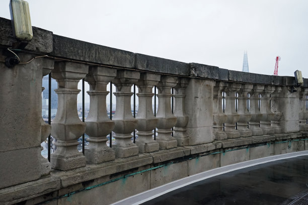 迷人的混凝土阳台栏杆设计图片下载