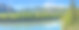 这条河的全景，平静地流淌在阿尔泰山上。倒影在水中，阳光灿烂的日子。图片下载