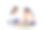 双胞胎女孩热情地在地板上收集拼图。一个有趣的消遣。图片下载