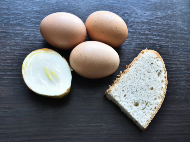 面包，鸡蛋和洋葱图片下载