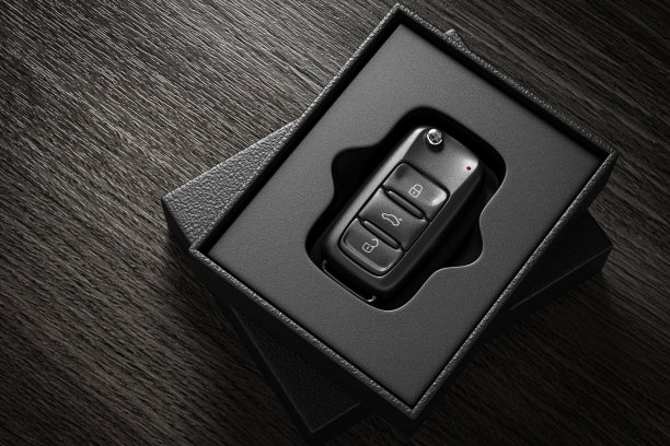 汽车钥匙在打开的企业礼品盒品牌设计图片下载
