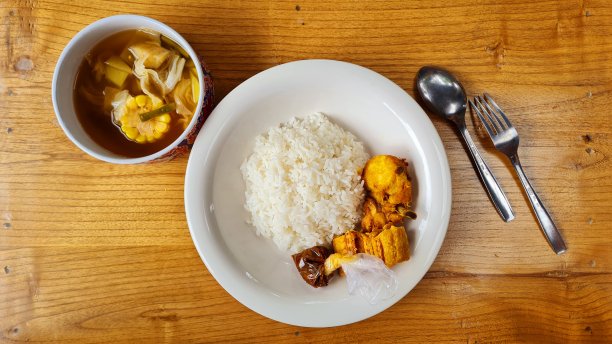 午餐菜单有印尼特色图片下载