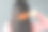 黑发女人用梳子梳头图片下载