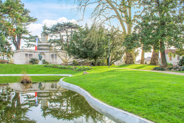 在甘贝塔广场的法国大革命纪念碑Châtellerault图片下载