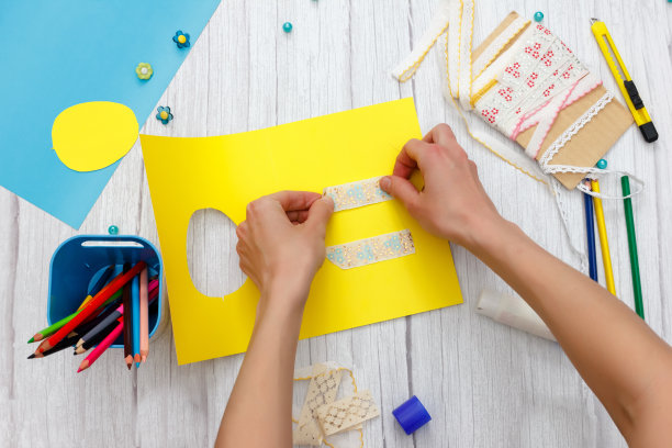 步骤6。一步一步的照片说明。如何制作复活节兔子贺卡。为孩子DIY的创意图片下载