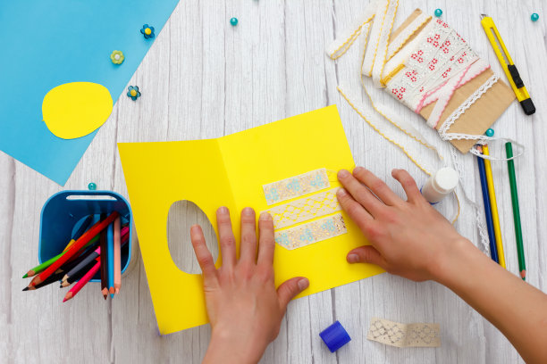 步骤7。一步一步的照片说明。如何制作复活节兔子贺卡。为孩子DIY的创意图片下载