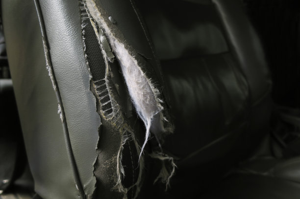 旧汽车座椅上的橡胶脱落图片下载
