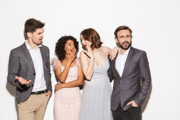 一群穿着考究的混血儿图片下载