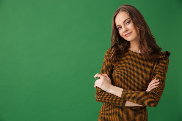 孤独的快乐年轻女子图片下载