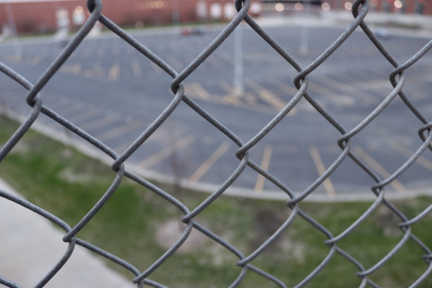 停车场前的链条图片下载