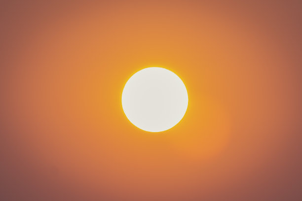 日落在山上的天空背景图片下载