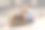 他耳朵里的沙子都痒死了!红狐正在沙丘上休息。图片下载