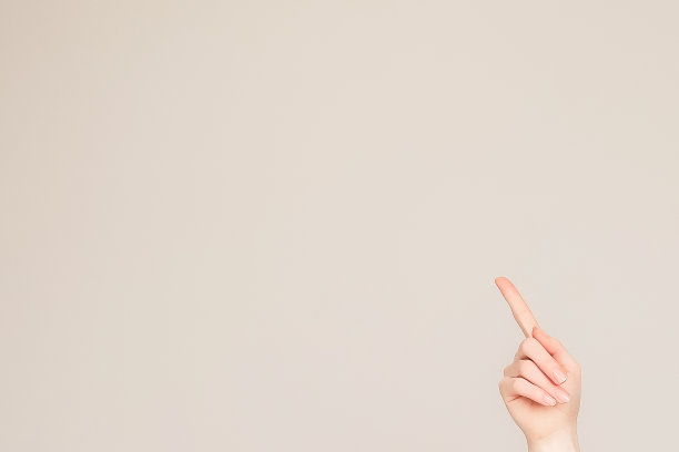 食指的近距离触摸，按下白色背景上孤立的东西图片下载