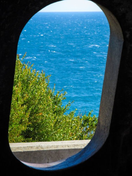 从前机关枪掩体开放的海景图片下载