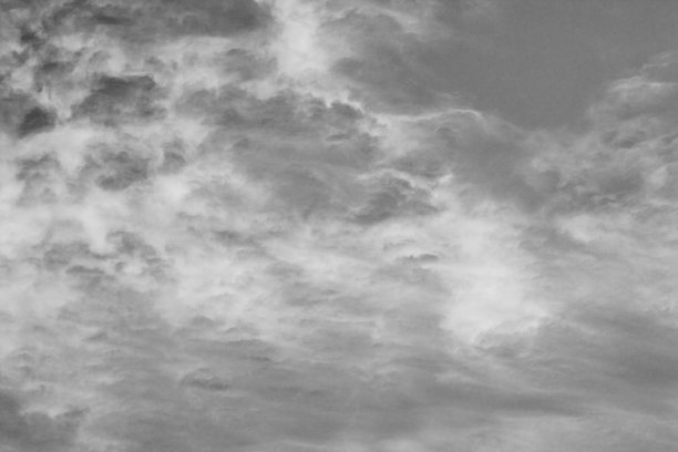 黑色和白色的单色Cloudscape壁纸背景图片下载