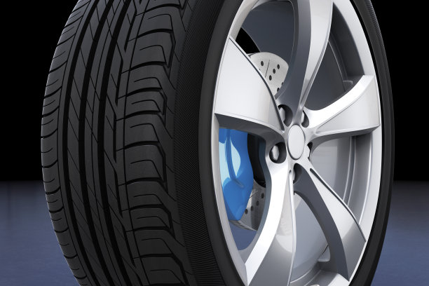 汽车车轮在黑暗中图片下载