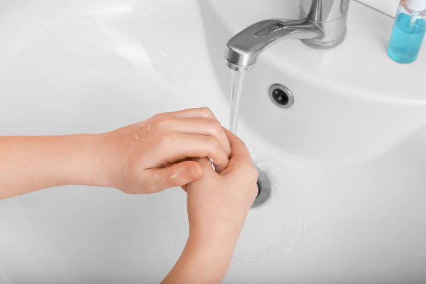 孩子洗手图片下载