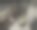 木制橱柜和极简的酒吧桌子图片下载