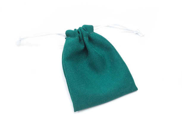 绿色的纺织品袋与领带储存珠宝孤立在白色的背景-形象图片下载