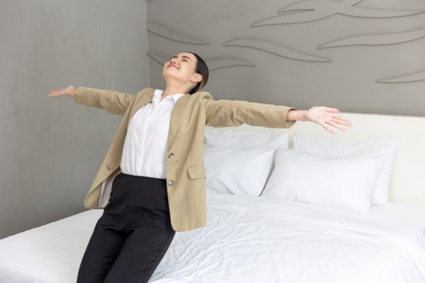 亚洲女孩在出差期间图片下载