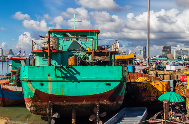 亚洲泰国湾的一艘旧船图片下载