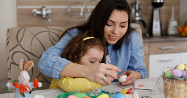 创意家庭复活节彩蛋着色日股票照片图片下载