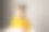 可爱的女孩在家用勺子吃健康食品。图片下载