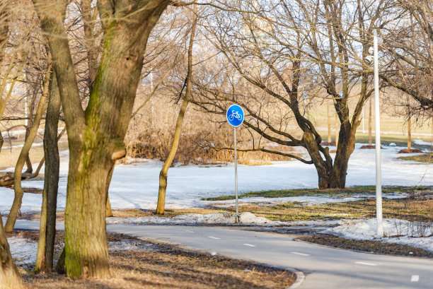 卡波特尼亚公园的自行车道图片下载