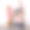 微笑的年轻妇女和三个孩子。母亲和孩子们快乐。母亲节图片下载
