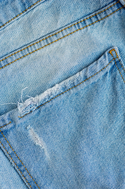 牛仔牛仔裤纹理背景。棉织品的质地。特写镜头。垂直的作物。图片下载