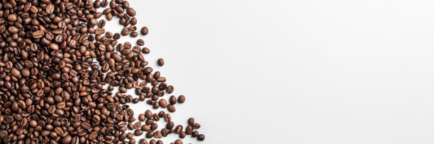 白色的咖啡桌散落在左边图片下载