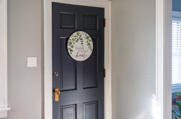 家甜蜜家的标志在一个前门的内部图片下载